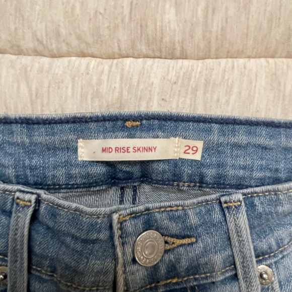 New W/tags Women’s Mid Rise Skinny Levi’s 29x32 - Picture 7 of 12
